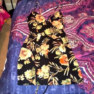 Sexy Floral BodyCon Mini Dress W/ Lace Up Back